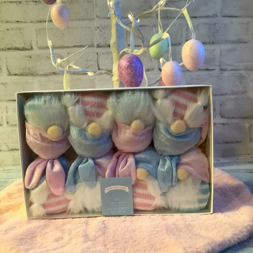 Bunny Boulevard Easter Gnome Garland